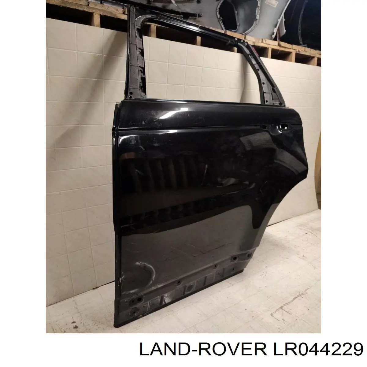 Дверь задняя, левая Land Rover LR044229 цена, от 443.43 USD