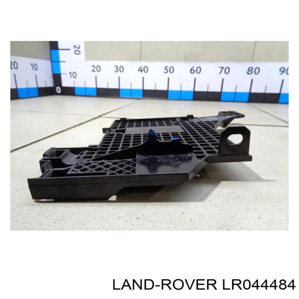 Купить LR044484 Land Rover Кронштейн (адаптер) крепления фары передней левой