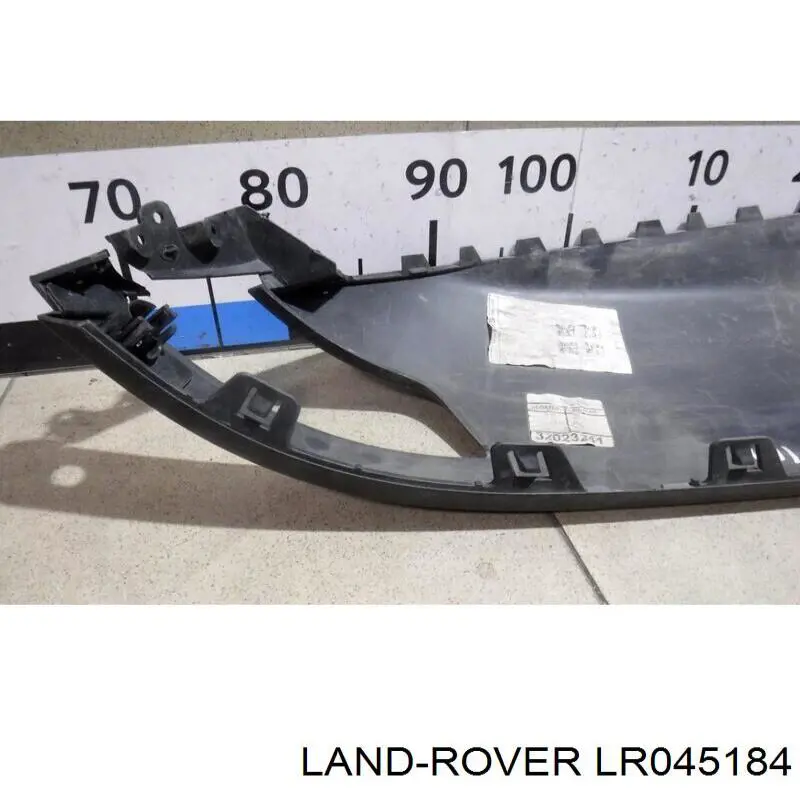 LR045184 Land Rover Накладка бампера заднего, правая