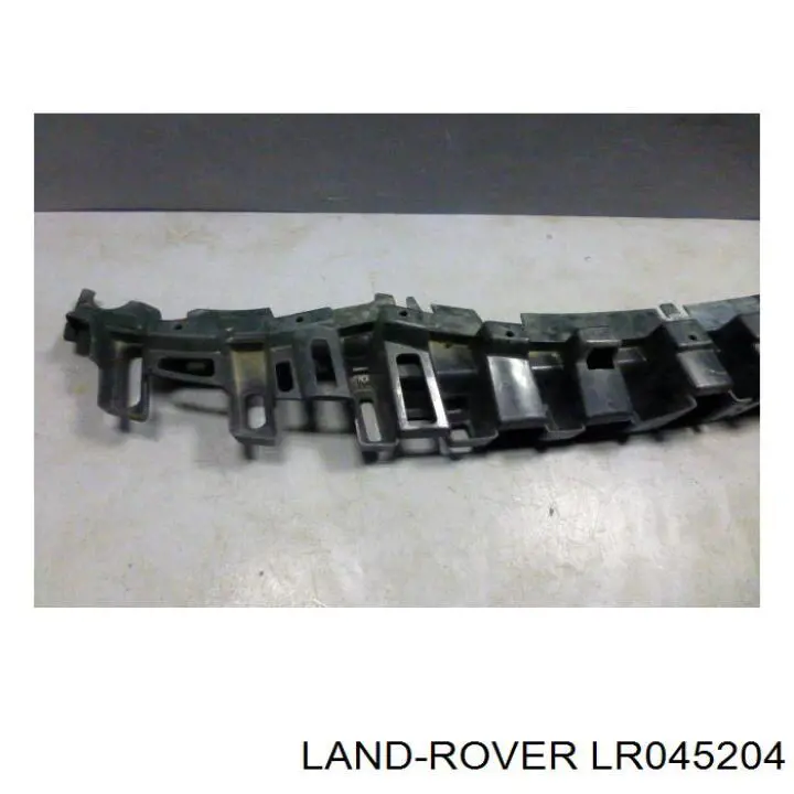 LR045204 Land Rover кронштейн бампера переднего центральный