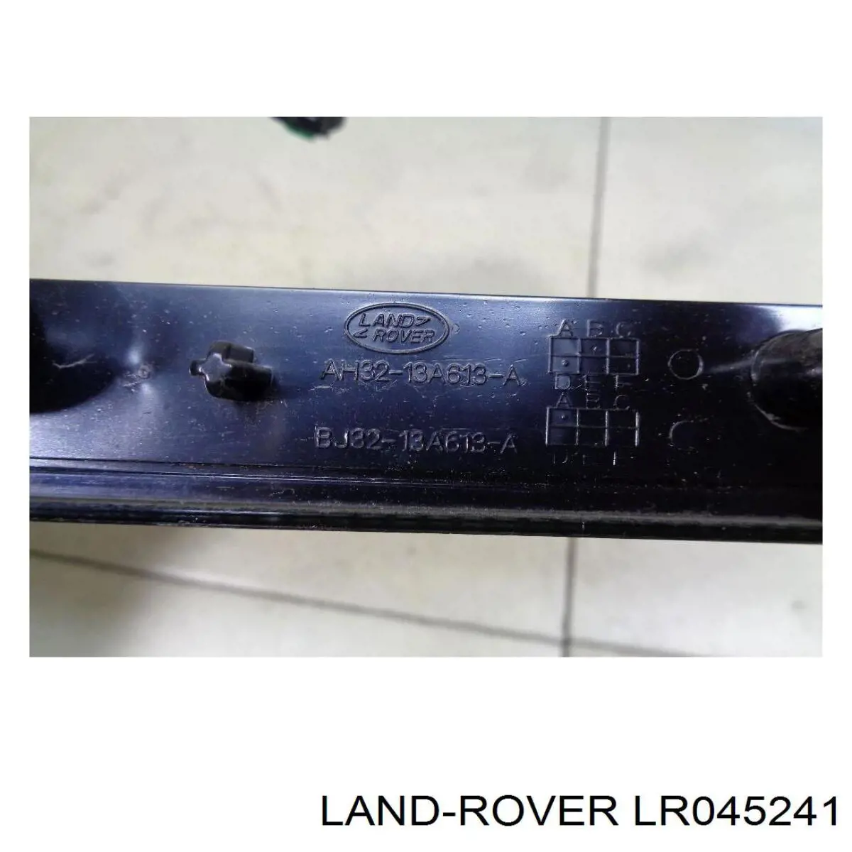 Фонарь сигнала торможения Land Rover LR045241 цена, от 50.79 USD