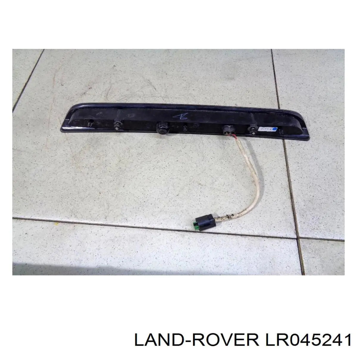 LR027950 Land Rover стоп-сигнал задний дополнительный