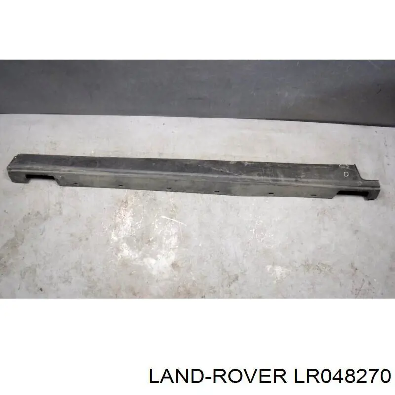 LR048270 Land Rover Накладка наружняя (молдинг) порога, правый