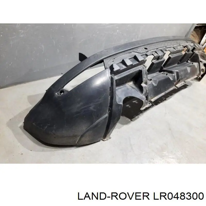 Задний бампер LR048300 Land Rover
