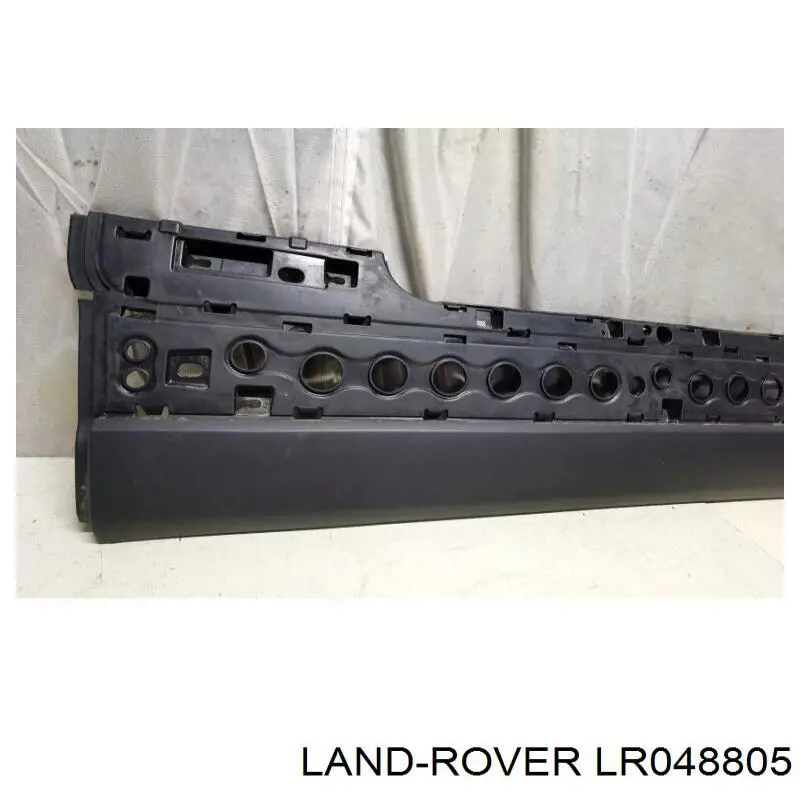 Молдинг двери передней левой нижний Land Rover LR038846 цена, от 41.81 USD