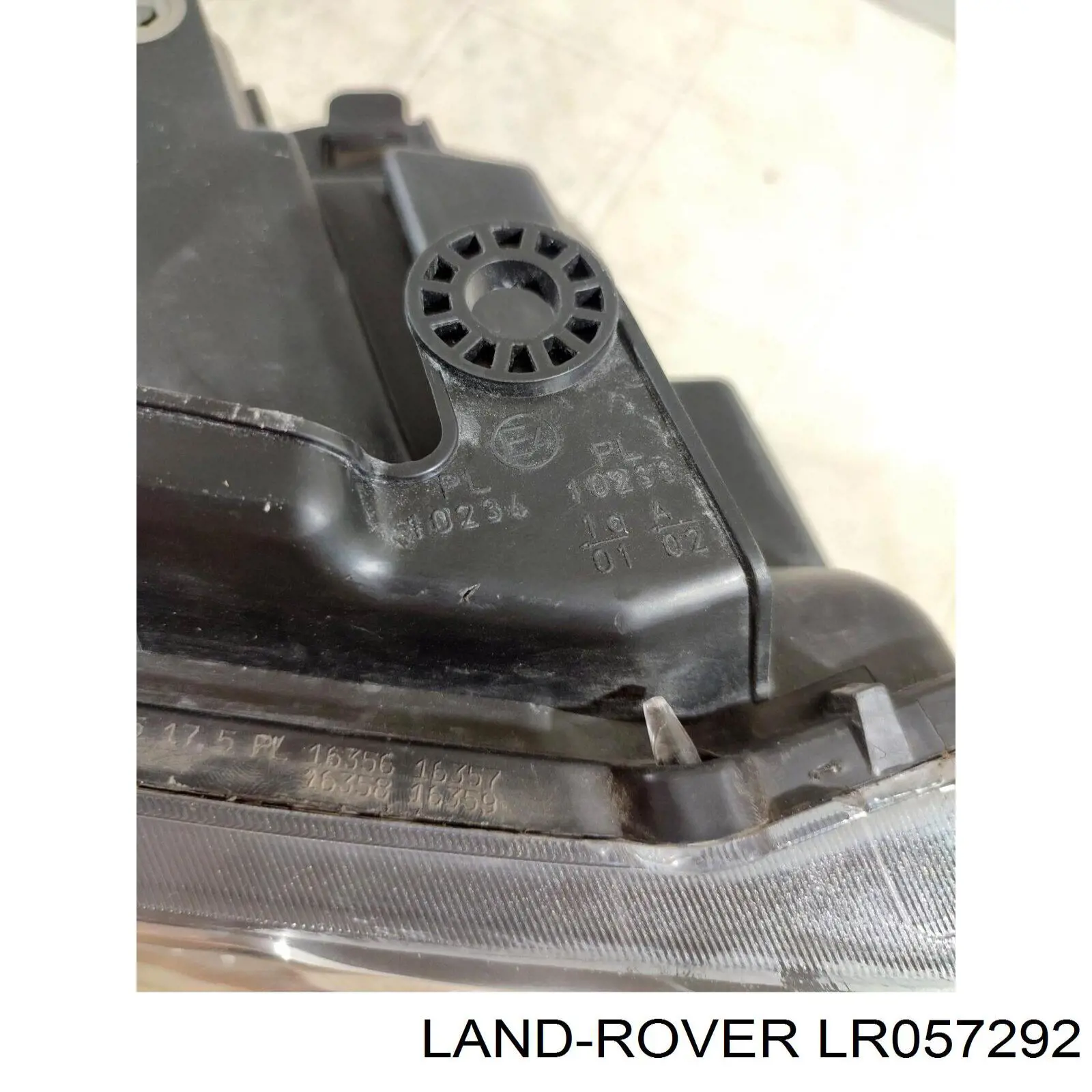 Фара правая LR057292 Land Rover