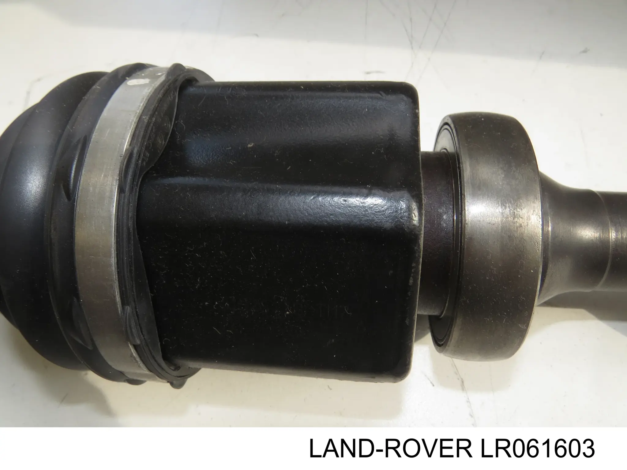 Правая полуось LR061603 Land Rover