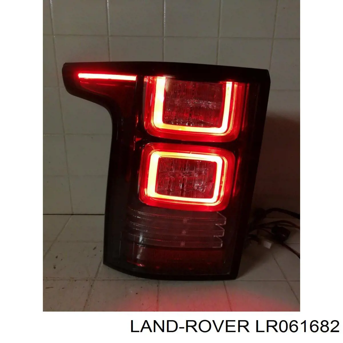 Фонарь задний левый LR061682 Land Rover