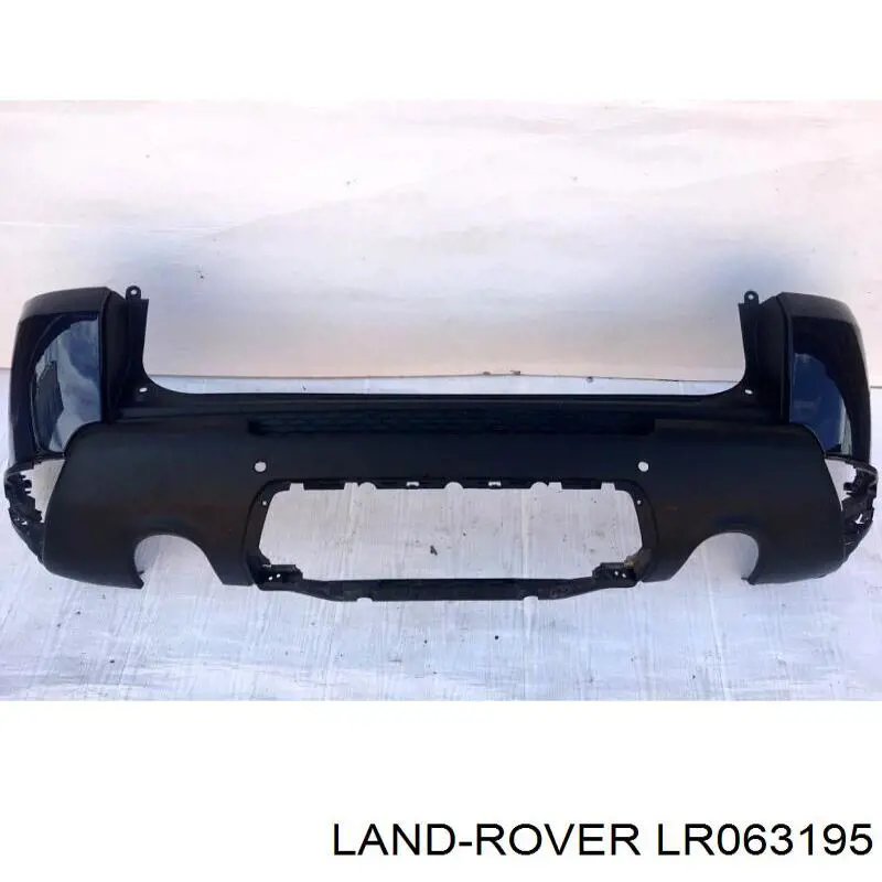 LR063195 Land Rover бампер задний