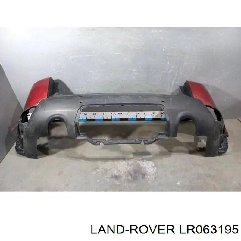 LR063195 Land Rover Задний бампер