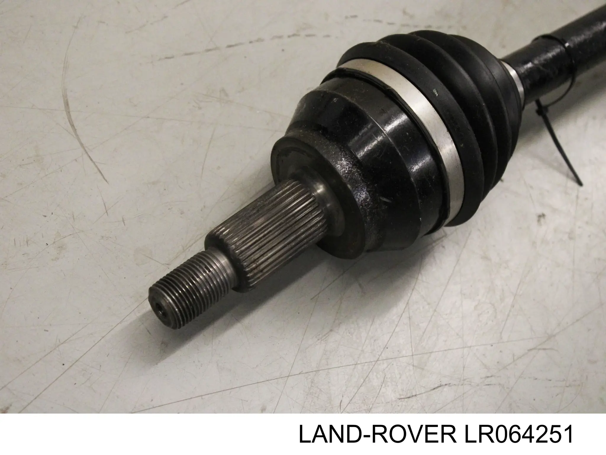 LR064251 Land Rover semieixo (acionador dianteiro direito)