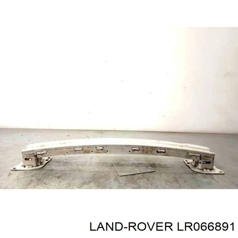 Купить LR066891 Land Rover Шина бампера заднего