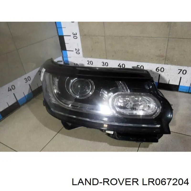 LR067204 Land Rover Фара передняя правая