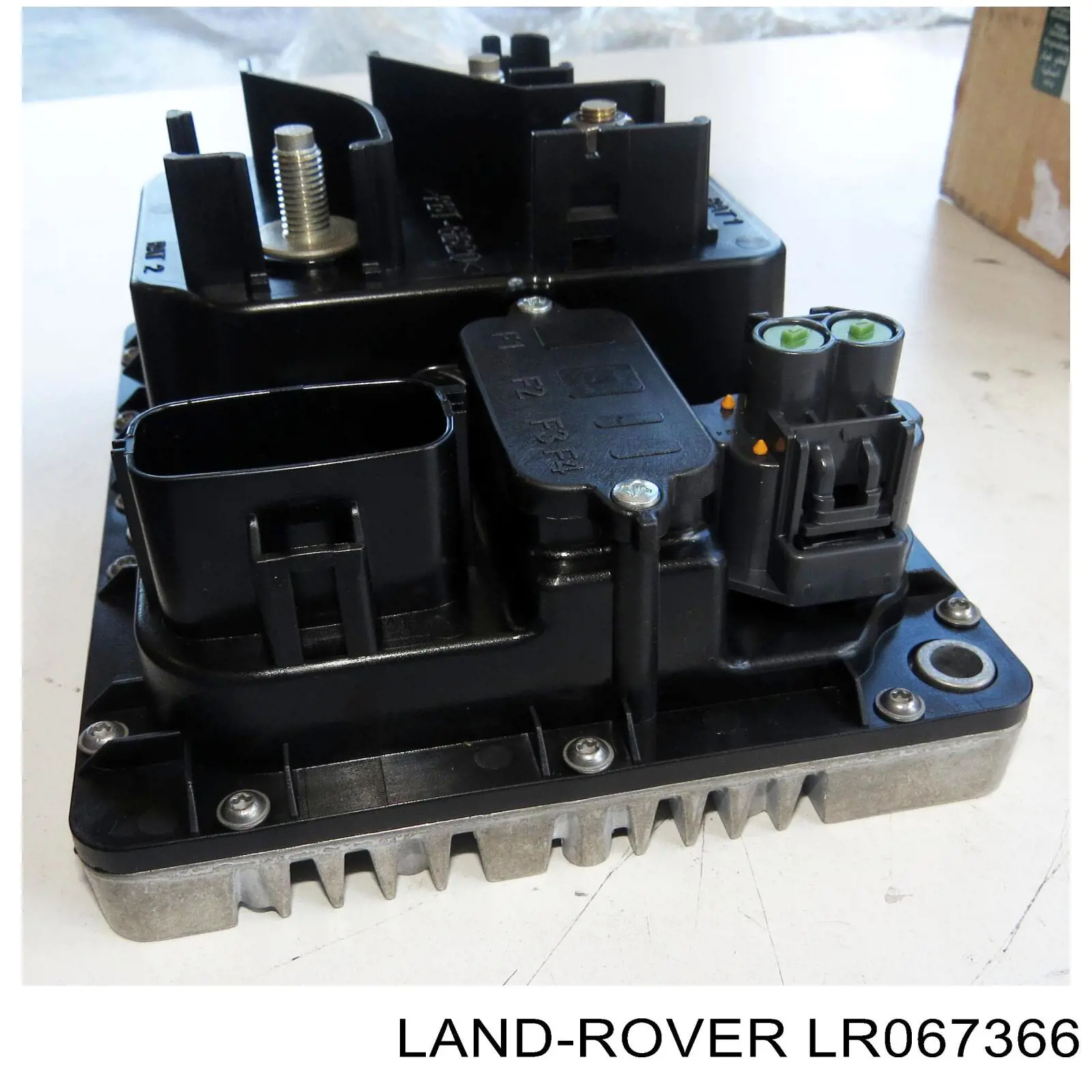 Купить LR067366 Land Rover 