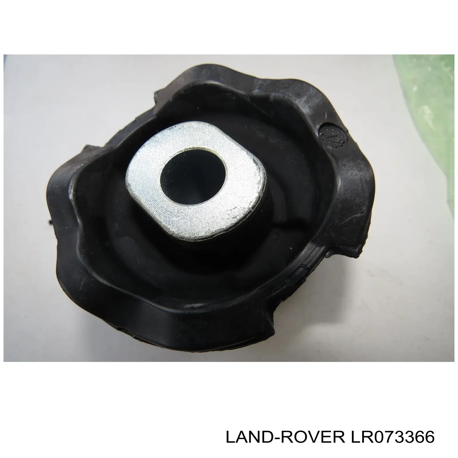 Сайлентблок передней подвески Land Rover LR073366 цена, от 31.18 USD