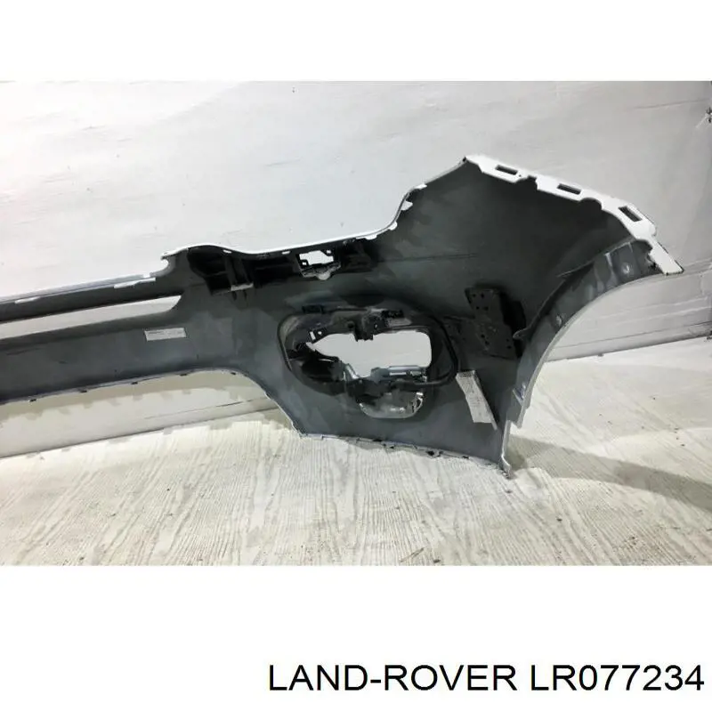 LR077234 Land Rover Бампер передний в сборе