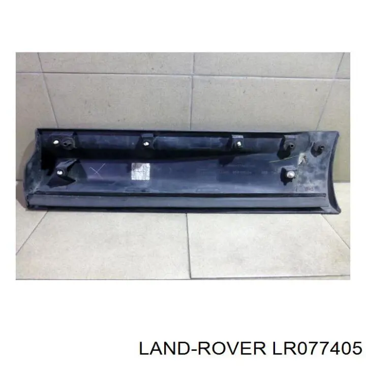 Молдинг двери задней правой нижний LR044140 Land Rover