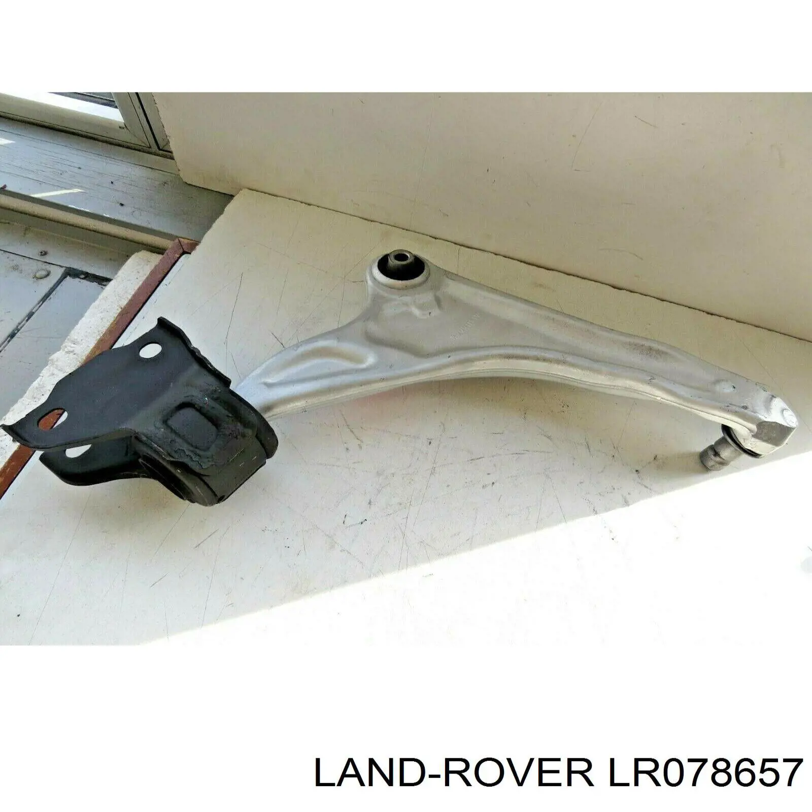 Barra oscilante, suspensión de ruedas delantera, inferior izquierda LR078657 Land Rover