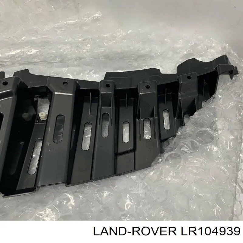 LR104939 Land Rover Кронштейн бампера переднего центральный