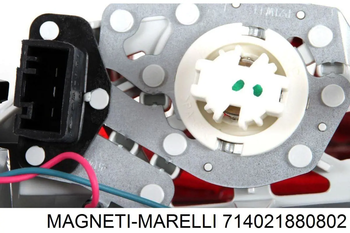 Фонарь задний правый внутренний 714021880802 Magneti Marelli