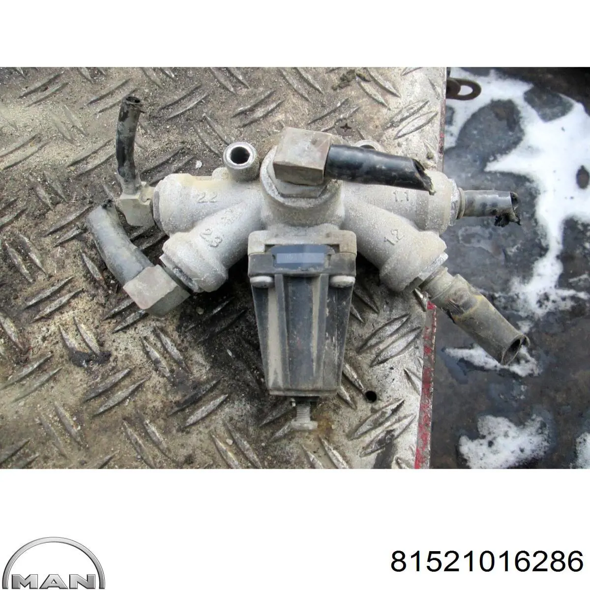 Клапан ограничения давления пневмосистемы MAN 81521016286 цена, от 29.46 USD