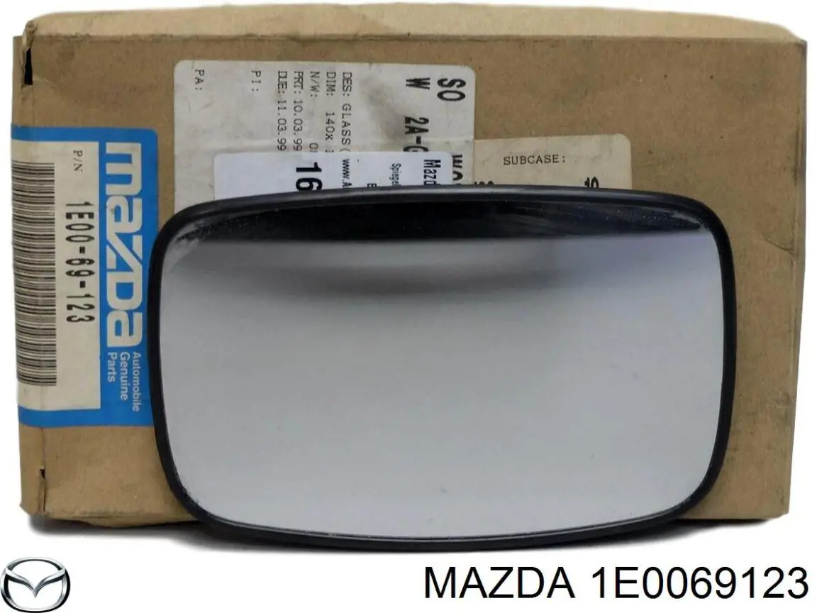 Зеркальный элемент зеркала заднего вида правого на Mazda 121 III 