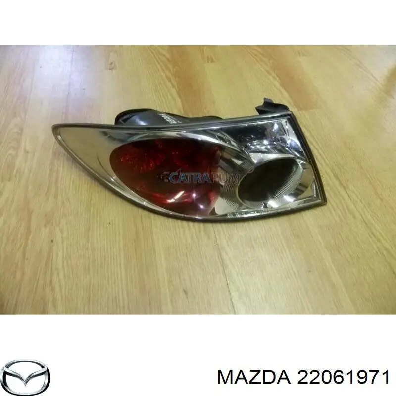 Фонарь задний правый внешний на Mazda 6 GG