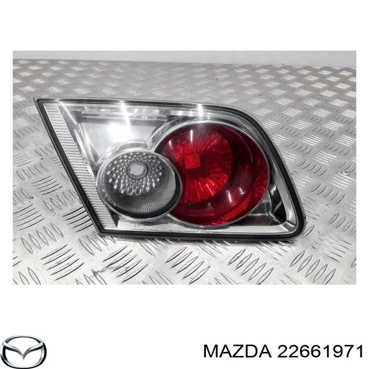 22661971 Mazda lanterna traseira direita interna