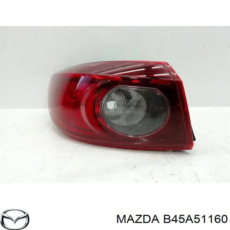 B45A51160 Mazda фонарь задний левый внешний