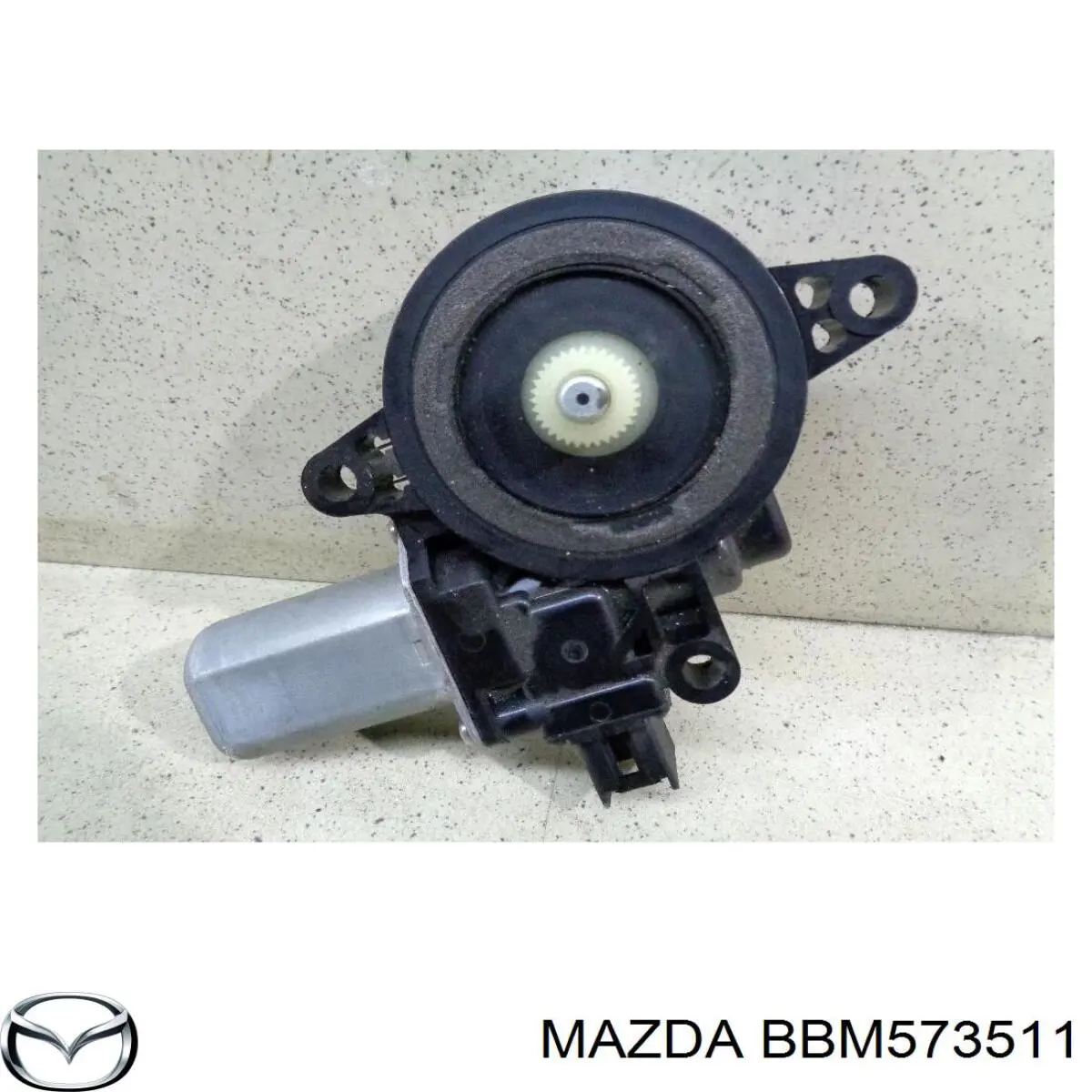 Стекло двери задней левой GS4418D305 XYG