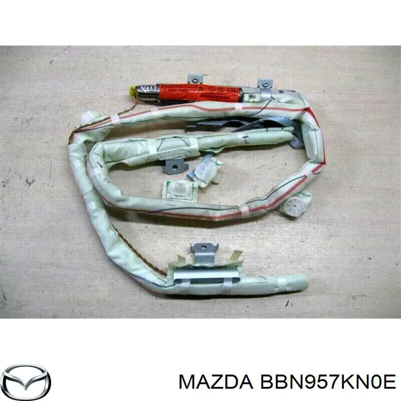 Шторка боковая, левая BBN957KN0E Mazda