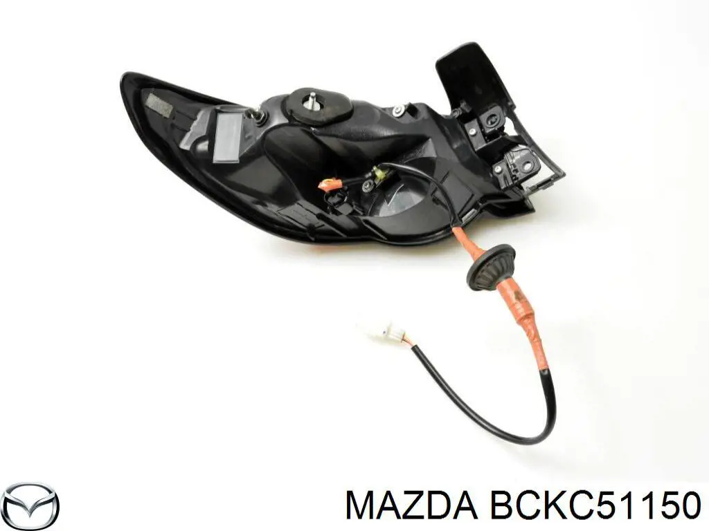 Фонарь задний правый внешний BCKC51150 Mazda