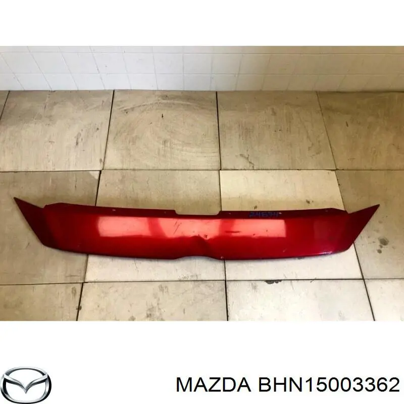 Молдинг решетки бампера переднего верхний Mazda BHN15003362