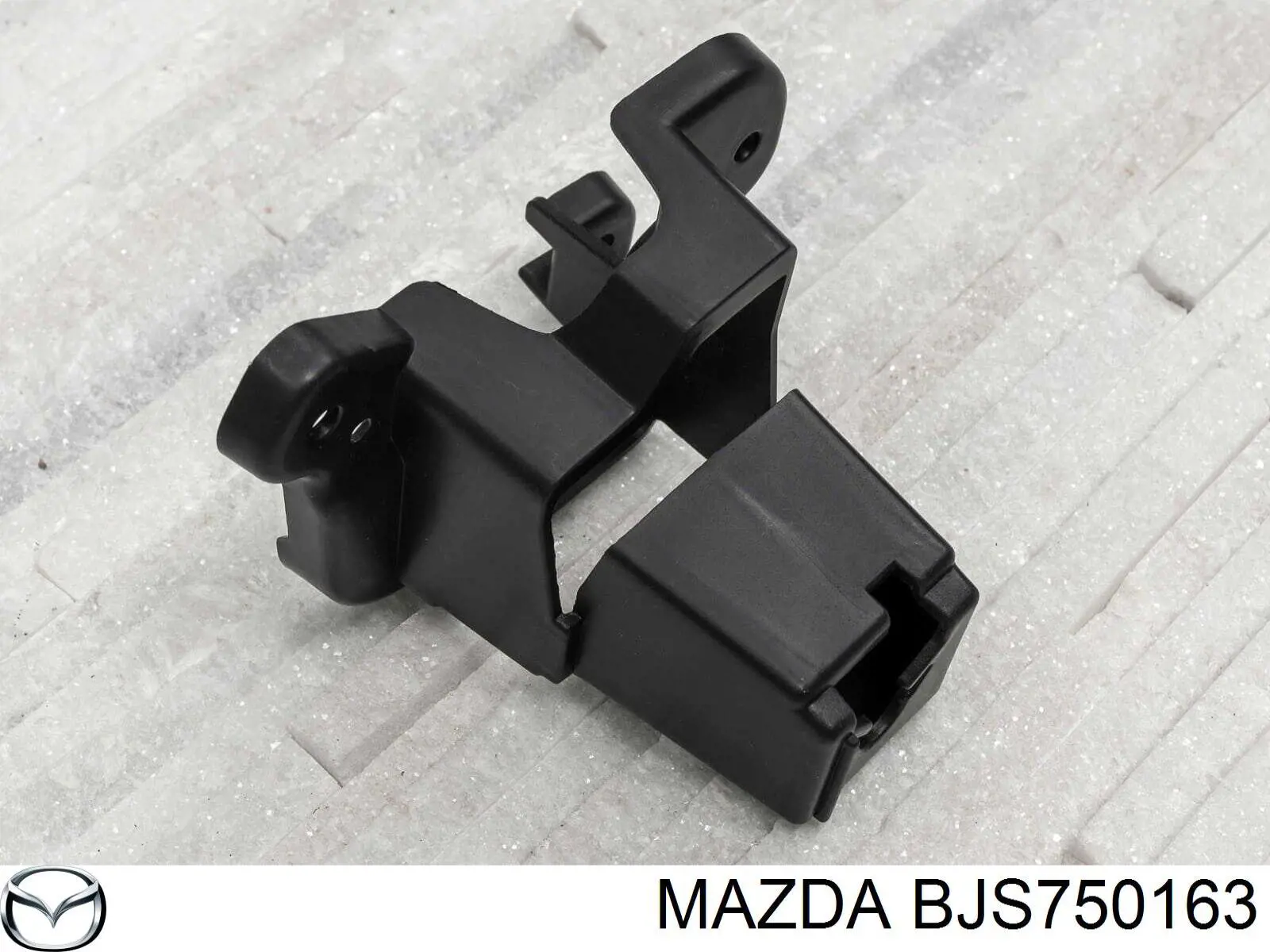 Кронштейн решетки радиатора Mazda BJS750163 цена, от 3.51 USD