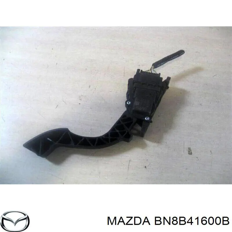 BN8B41600B Mazda Педали газа