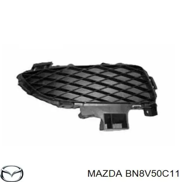 Заглушка (решетка) противотуманных фар бампера переднего правая Mazda BN8V50C11