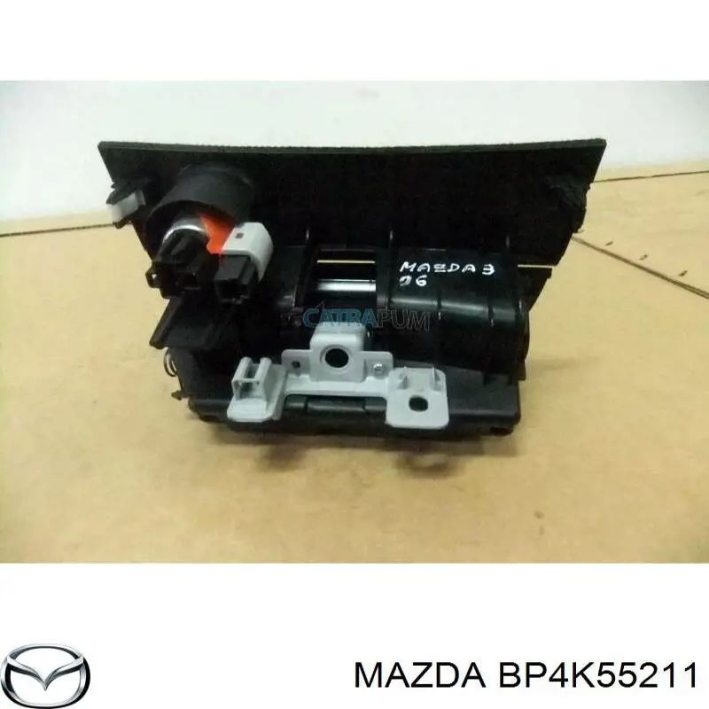 Пепельница центральной консоли на Mazda 3 BK12