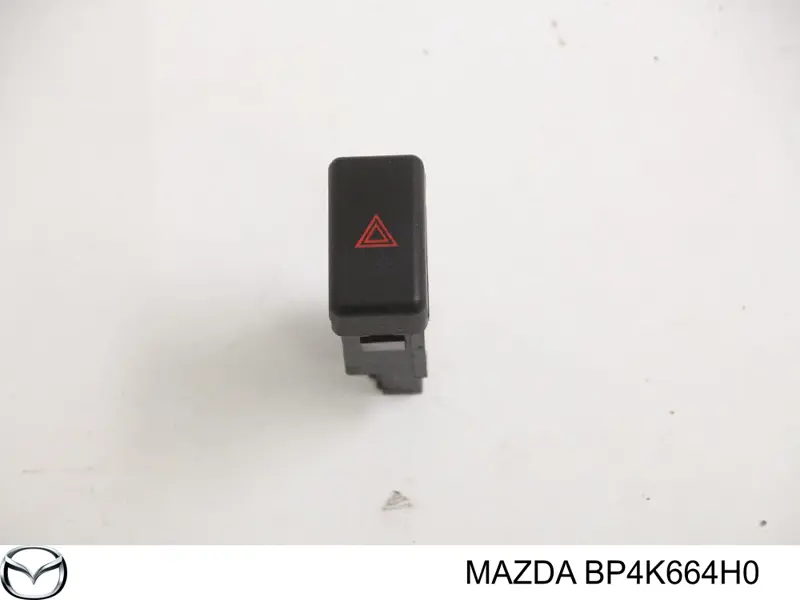 Кнопка включения аварийного сигнала на Mazda 3 BK12