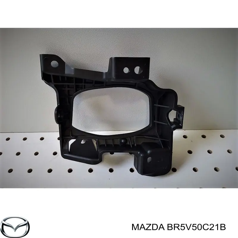 Tampão (grelha) das luzes de nevoeiro do pára-choque dianteiro esquerdo para Mazda 3 (BK14)