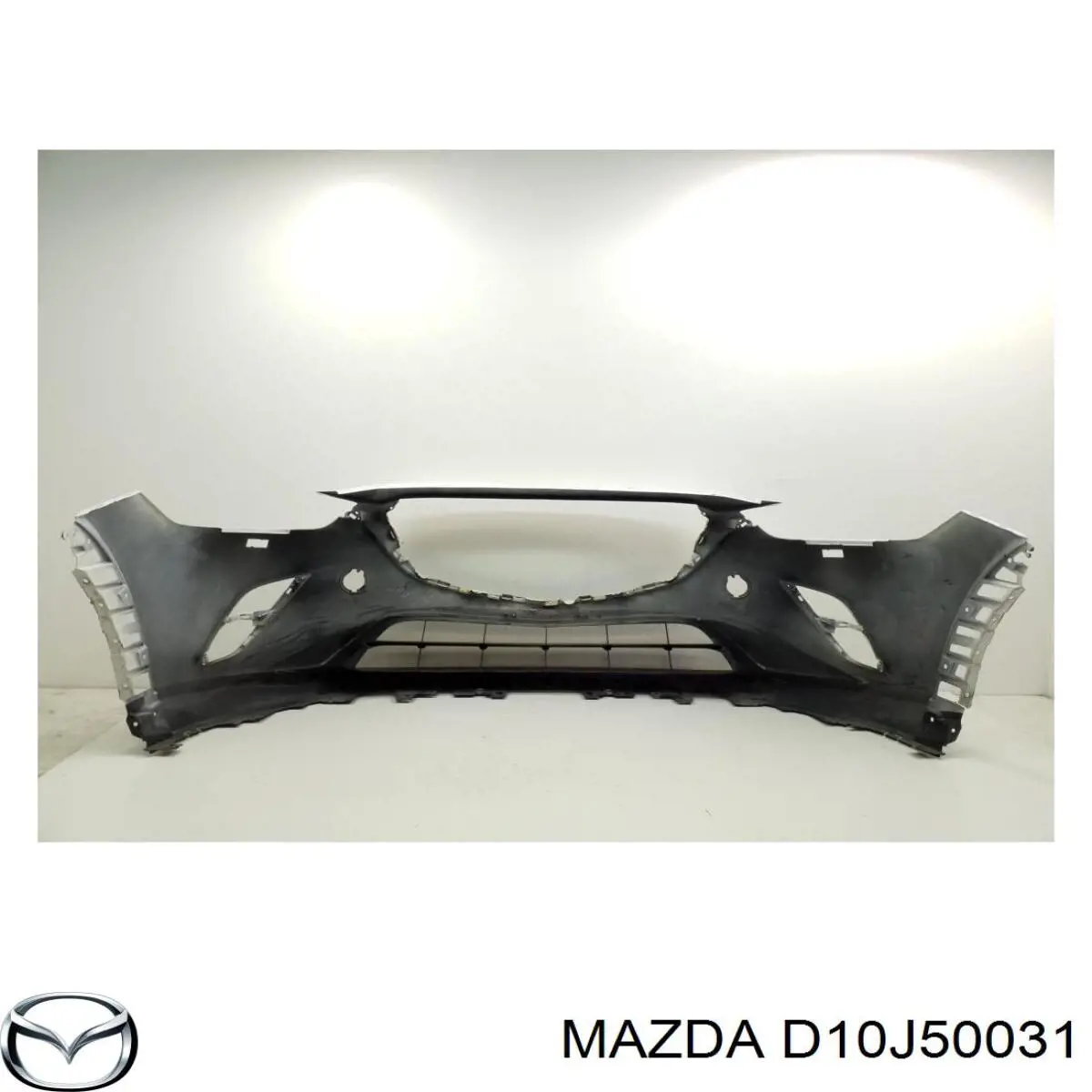 Передний бампер D10J50031 Mazda