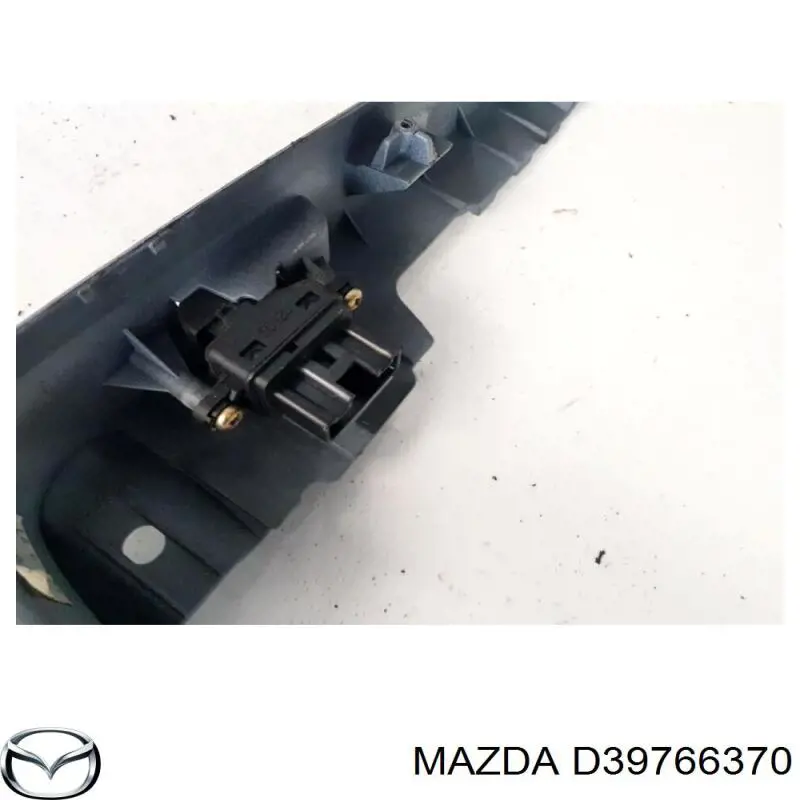 D39766370 Mazda Кнопка подъемника переднего правого стекла