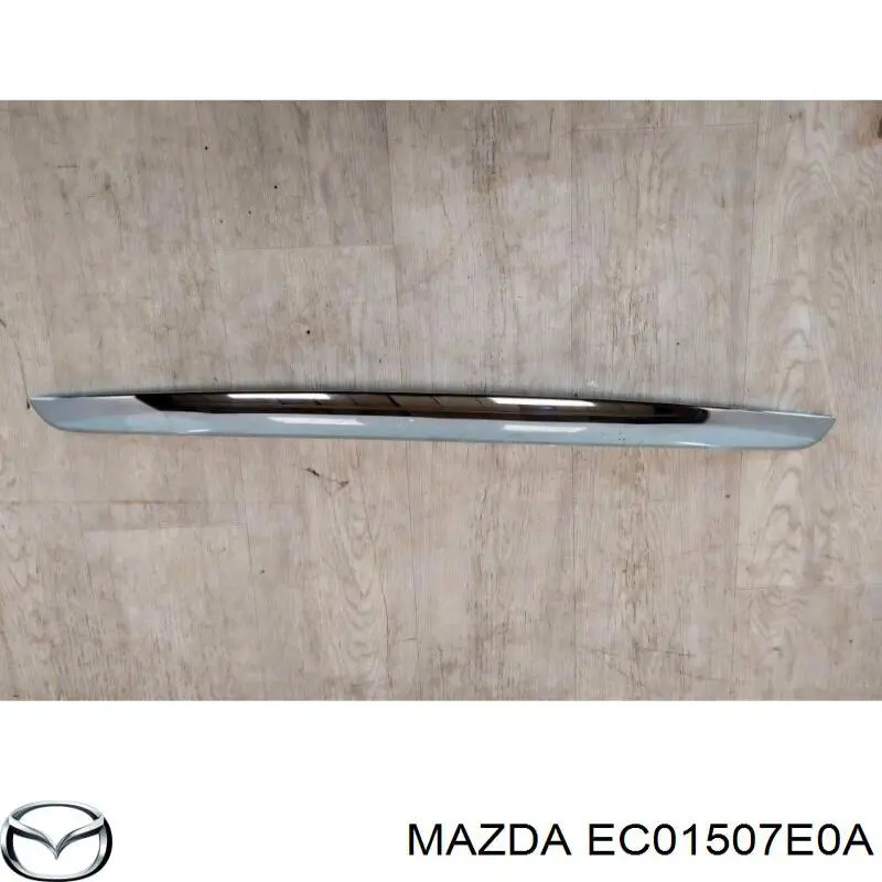 Молдинг капота на Mazda Tribute 