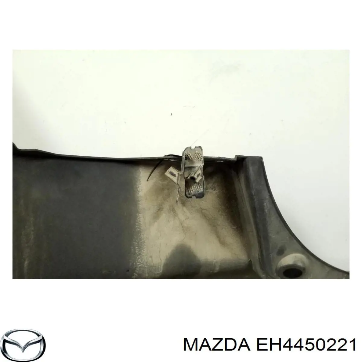 Задний бампер EH4450221 Mazda