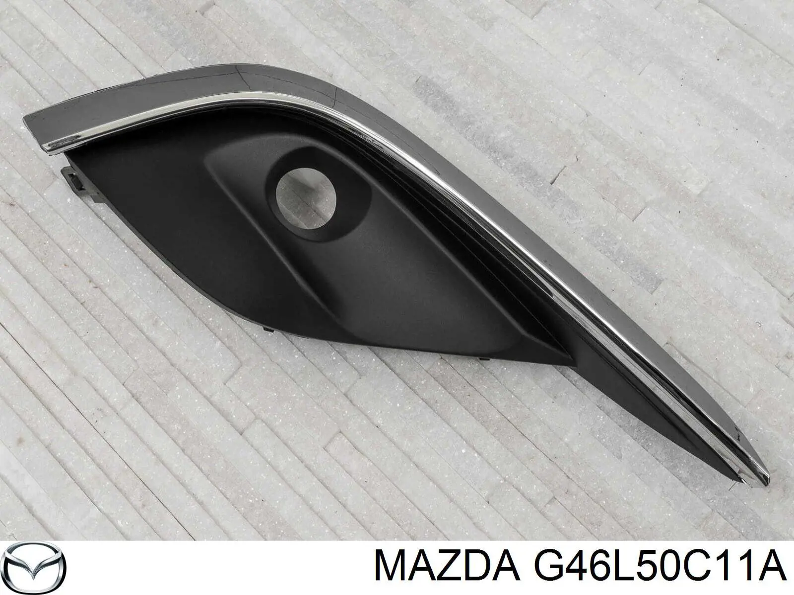 Заглушка (решетка) противотуманных фар бампера переднего правая Mazda G46L50C11A