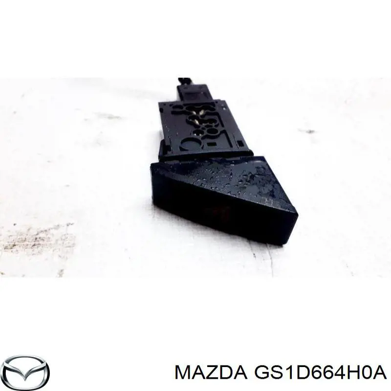 Кнопка включения аварийного сигнала на Mazda 6 GH