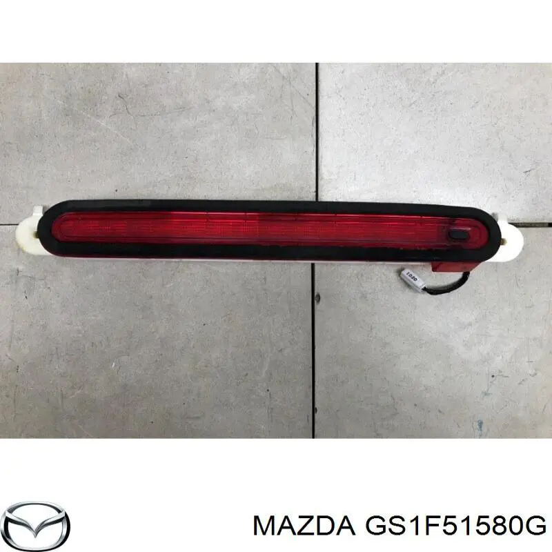 GS1F51580G Mazda sinal de parada traseiro adicional