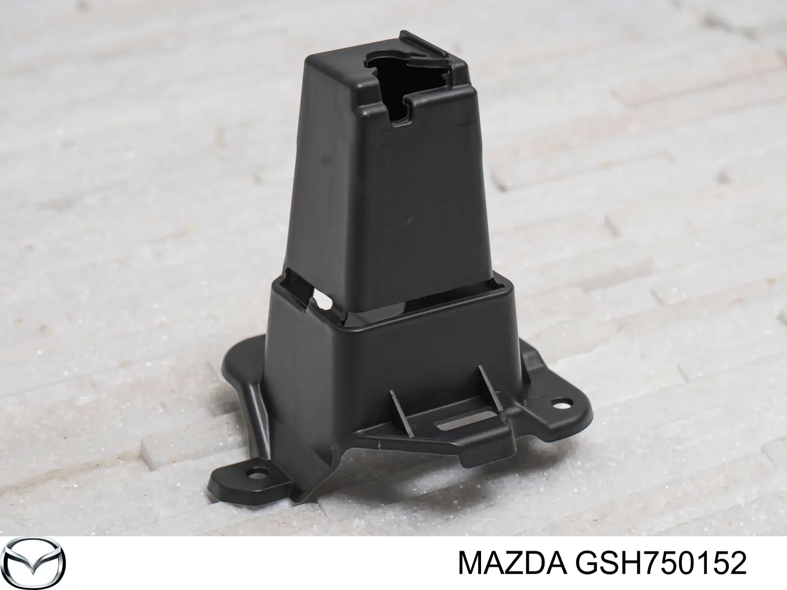 GSH750152 Mazda Кронштейн решетки радиатора