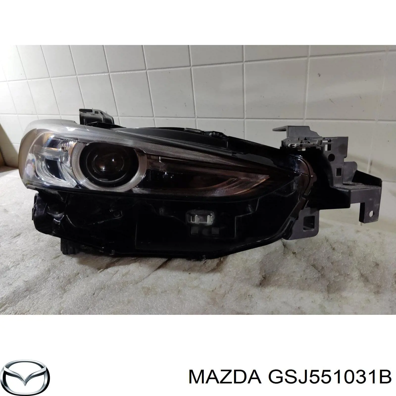 Правая фара GSJ551031B Mazda