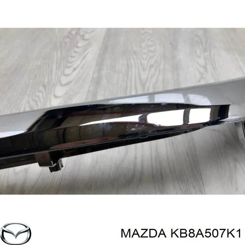 Молдинг решетки радиатора левый KB8A507K1 Mazda