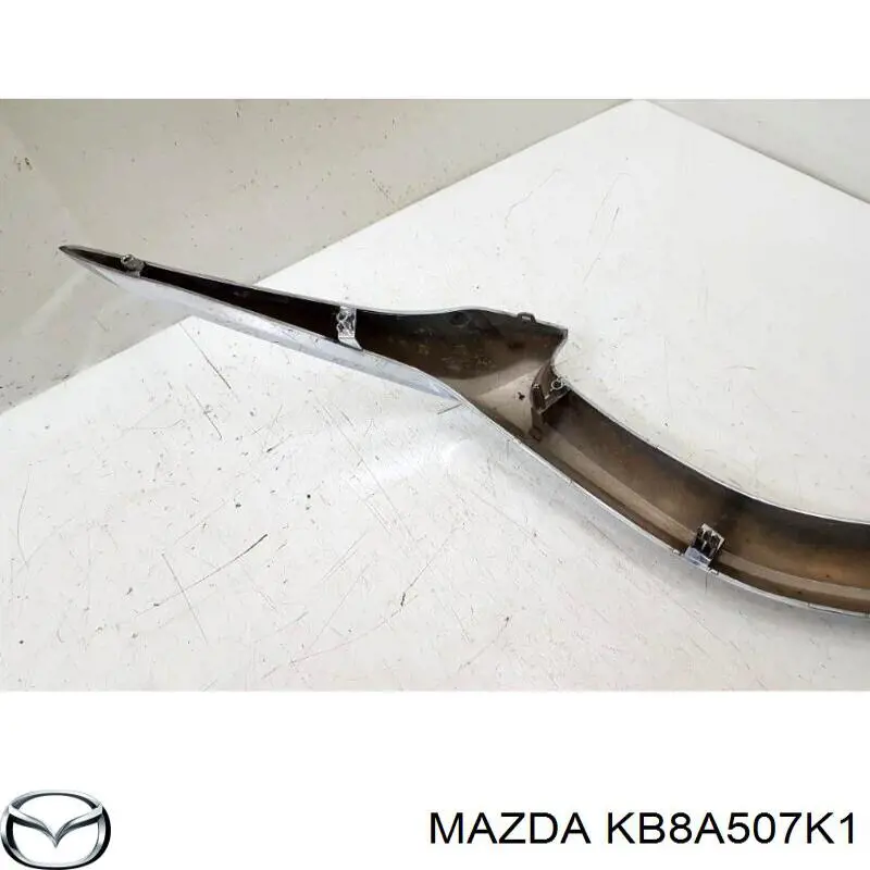 Молдинг решетки радиатора, левый Mazda KB8A507K1